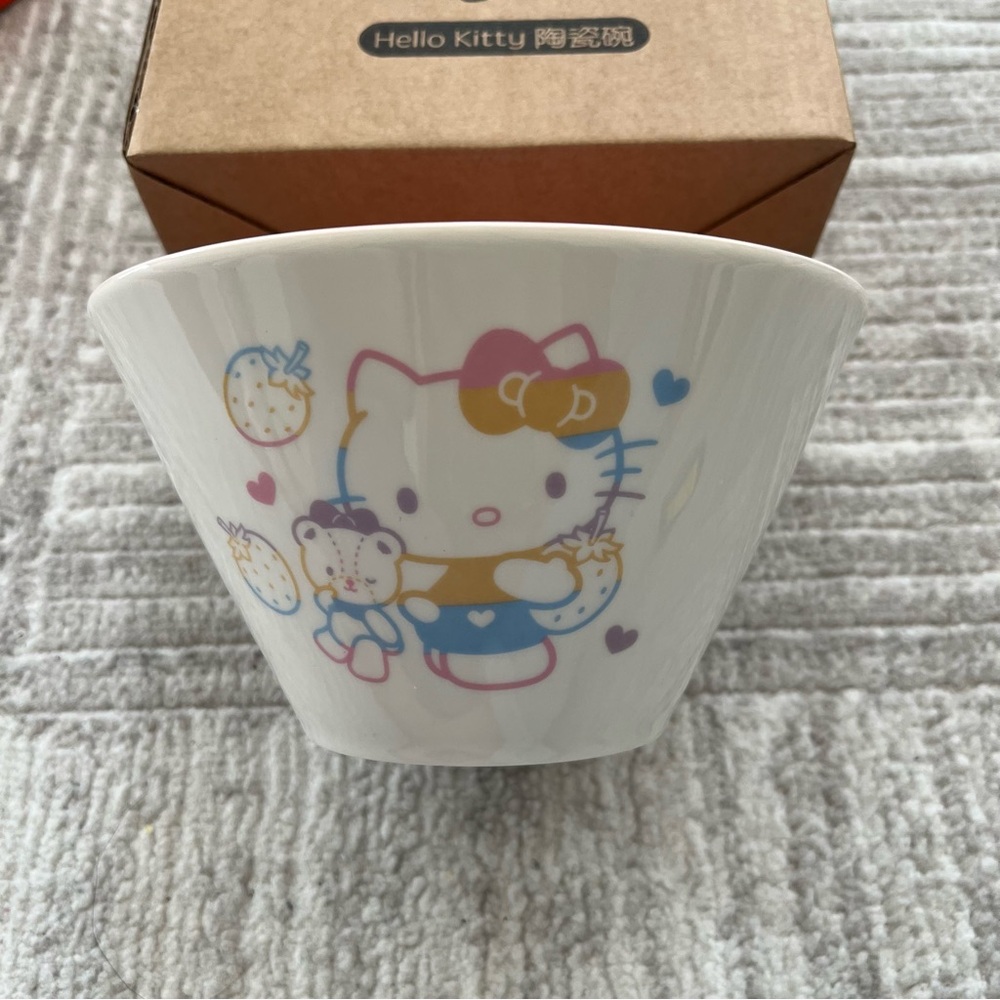 BNIB 17cm Sanrio Hello Kitty Ceramic Noodle Bowl